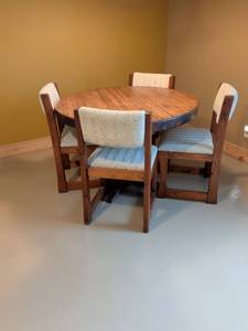 lot 56 image: Mid-Century Modern Round Wood Dining Table Set with 4 Upholstered Chairs