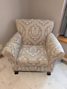 lot 62 image: Havertys Upholstered Armchair with Southwestern Pattern