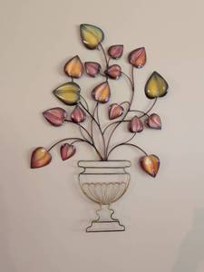 lot 72 image: Metal Wall Art Floral Arrangement with Decorative Leaves