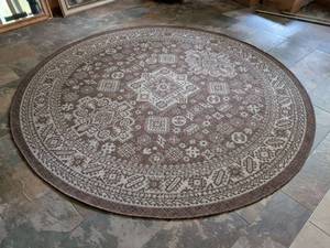 lot 73 image: Unique Loom Outdoor Aztec Collection Round Area Rug