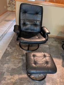 lot 81 image: Black Leather Swivel Recliner Chair with Ottoman