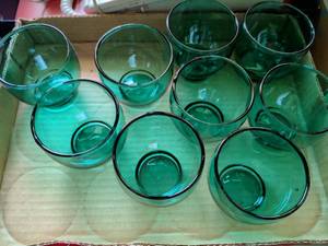 lot 115 image: 9 Green Tealight Candle Holders