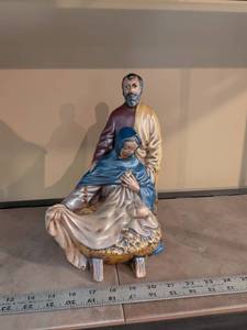lot 121 image: Nativity Scene Holy Family Figurine Set