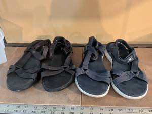 lot 122 image: Two pair Skechers sandals size 10