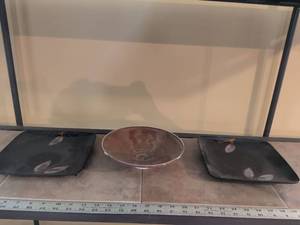 lot 136 image: Mid-Century Modern Ceramic Bowl and Leaf Pattern Plates Set