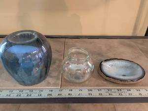 lot 146 image: Mixed Glassware and Agate Slice Collection