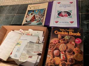 lot 176 image: Collection of Cookbooks and Recipe Cards Bundle