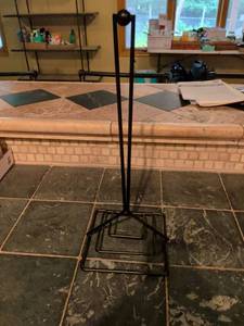 lot 178 image: Black paper towel holder