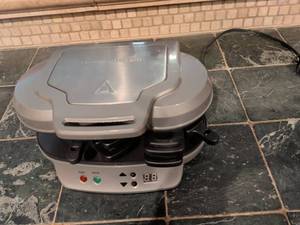 lot 182 image: Hamilton Beach Double Breakfast Sandwich Maker with Timer