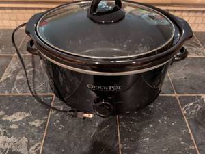 lot 188 image: Crock Pot Slow Cooker with Glass Lid