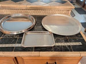lot 200 image: 815 in an inch diameter round plastic serving tray s, two metal 11 inch rectangular serving trays and one 18-in metal  serving tray