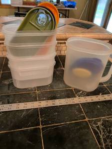 lot 218 image: Plastic Food Storage Container Set with Lids