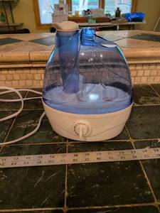 lot 219 image: Aqua Oasis Cool Mist Humidifier