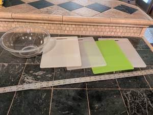 lot 220 image: Kitchen Cutting Board Set with Glass Mixing Bowl