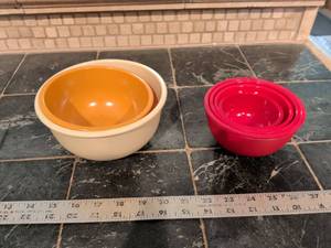 lot 222 image: Melamine Mixing Bowl Set with Nesting Design