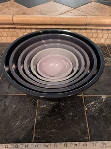lot 223 image: Michael Graves Nesting Bowl Set
