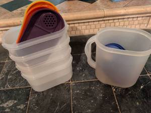 lot 228 image: Storage containers with lids