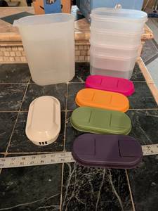 lot 229 image: Plastic Food Storage Container Set with Lids