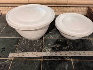 lot 234 image: Pampered Chef White plastic ware Mixing Bowl Set