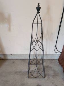 lot 239 image: Decorative Metal Garden Obelisk Trellis