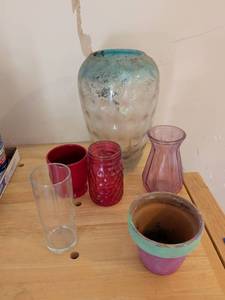 lot 247 image: Assorted vases