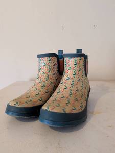 lot 250 image: Womens Floral Pattern Garden Ankle Boots