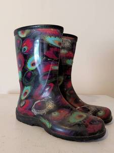 lot 251 image: Colorful Peacock Feather Print Rain Boots