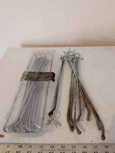 lot 269 image: Tool Shop 12 Inch Peg Hooks Set for Pegboard Organization