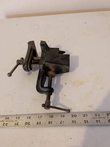 lot 274 image: Small Cast Iron Bench Vise with Clamp