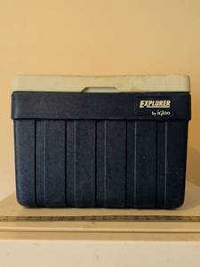 lot 284 image: Igloo Explorer Cooler Navy Blue Cream