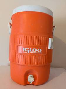 lot 285 image: Igloo 5-Gallon Water Cooler Jug