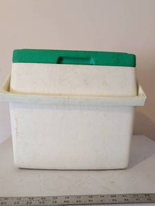 lot 286 image: Coleman Portable Cooler with Green Lid and Handle