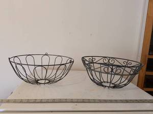 lot 292 image: Decorative Wire Fruit Baskets Set