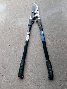 lot 306 image: Long Handle Bypass Loppers