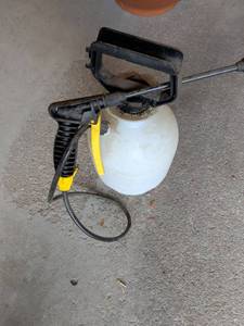 lot 307 image: Handheld Garden Pump Sprayer with Tank