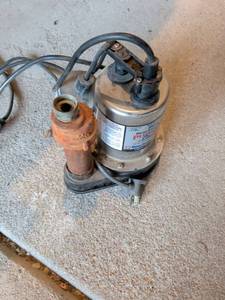 lot 316 image: Simer Submersible Sump Pump Model 2600