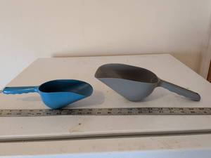 lot 321 image: Two scoops one large one small