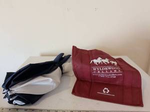 lot 324 image: Umbrella and tote bag