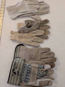 lot 327 image: Assorted Work Gloves Bundle