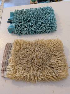 lot 334 image: Microfiber Cleaning Mitts Set of 2