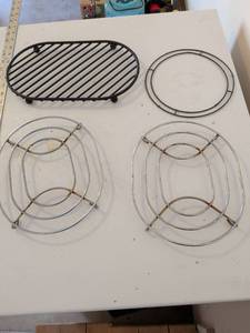 lot 336 image: Garden Wire Rack and Trivet Set