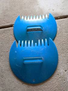 lot 350 image: Leaf scoops