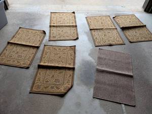 lot 358 image: Set of Oriental Style Small Area Rugs with Floral Pattern
