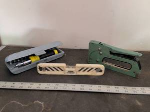 lot 371 image: Mixed Tool Lot - Staple Gun, Screwdriver Set, Empire Level
