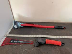 lot 373 image: Emergency Car Window Ice Scraper and Snow Brush Set