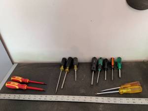 lot 381 image: Mixed Screwdriver Set Collection