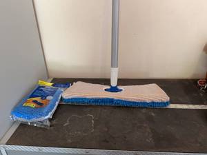 lot 386 image: Quickie Flip & Shine Microfiber Floor Mop with Refill Pads