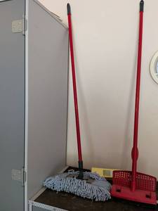 lot 387 image: Floor Cleaning Mop and Bucket Set with Sponge