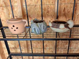 lot 422 image: Owl, Turtle, Small Pot with Hole Garden Decor