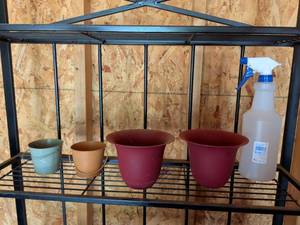 lot 423 image: Small Garden Planter Pots and Spray Bottle Set